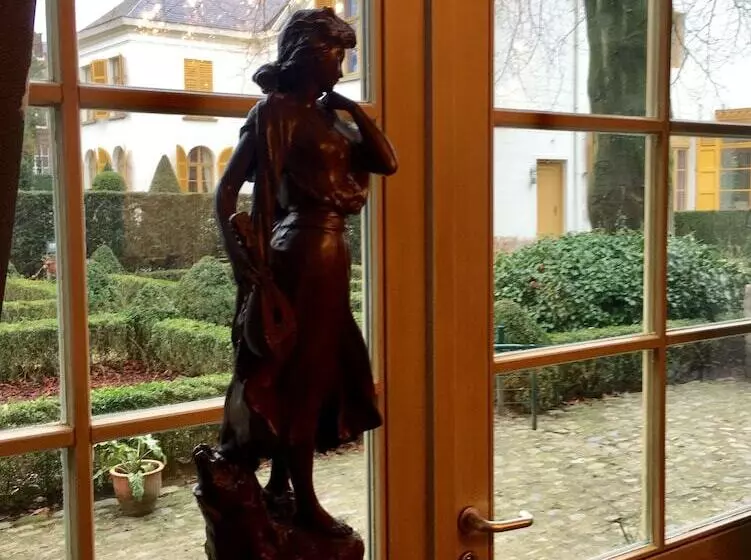 تختخواب و صبحانه Koetshuis Bosdam