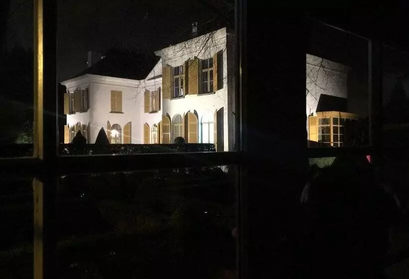 تختخواب و صبحانه Koetshuis Bosdam