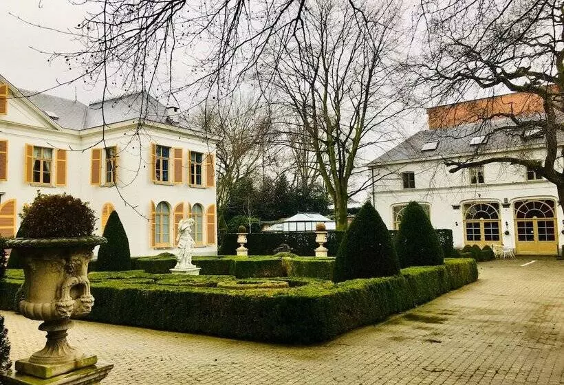 تختخواب و صبحانه Koetshuis Bosdam