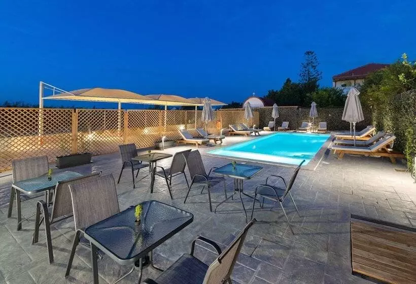 L & C Boutique Apartments