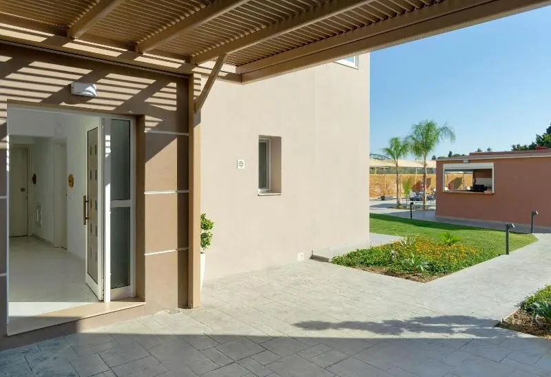 L & C Boutique Apartments