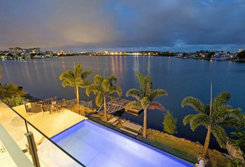 Lakehouse Family Oasis