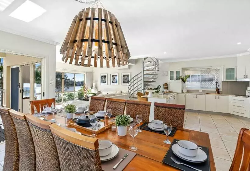 Lakehouse Family Oasis