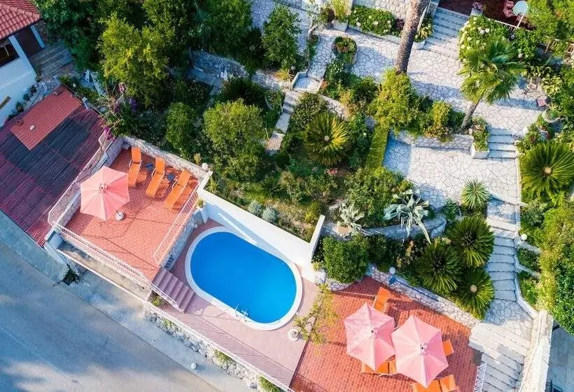 Majatalo Guest House Villa Nina