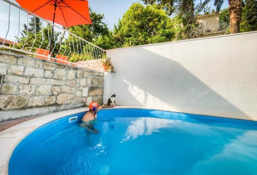 پانسیون Guest House Villa Nina