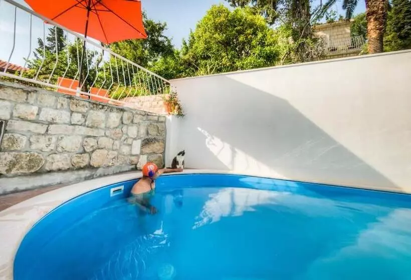 Majatalo Guest House Villa Nina