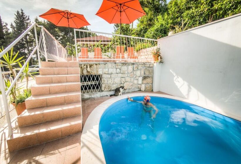 پانسیون Guest House Villa Nina