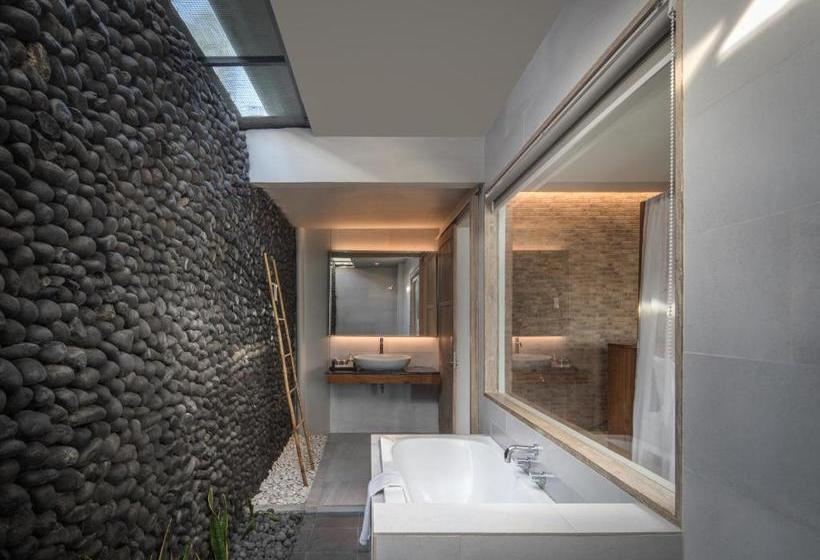 ペンション Umadewi Surf & Retreat