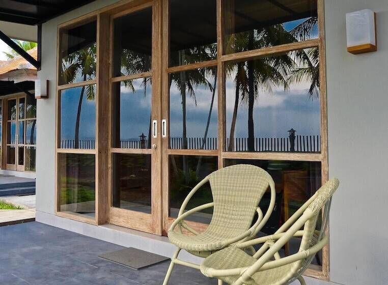 ペンション Umadewi Surf & Retreat