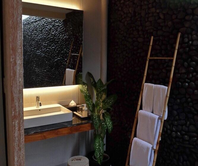 ペンション Umadewi Surf & Retreat