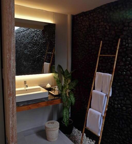 ペンション Umadewi Surf & Retreat