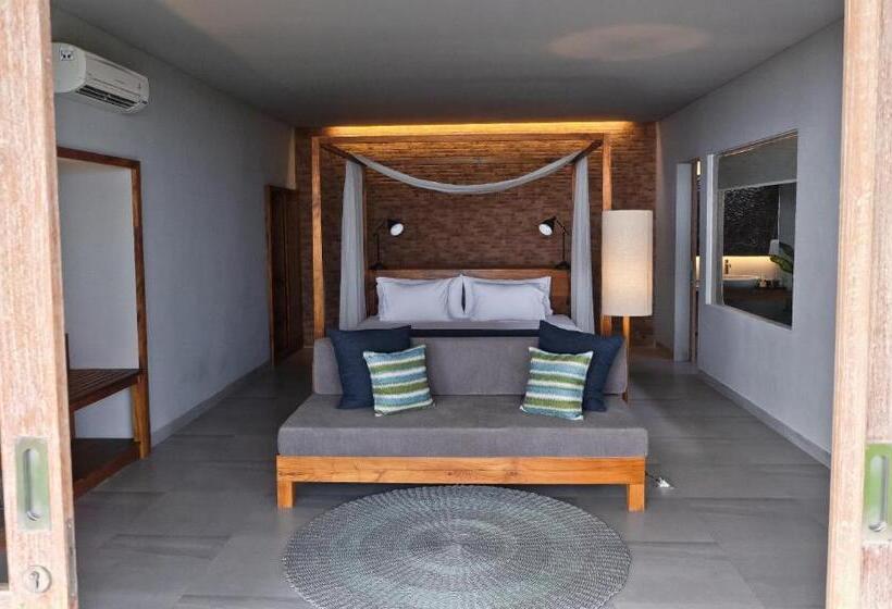 ペンション Umadewi Surf & Retreat