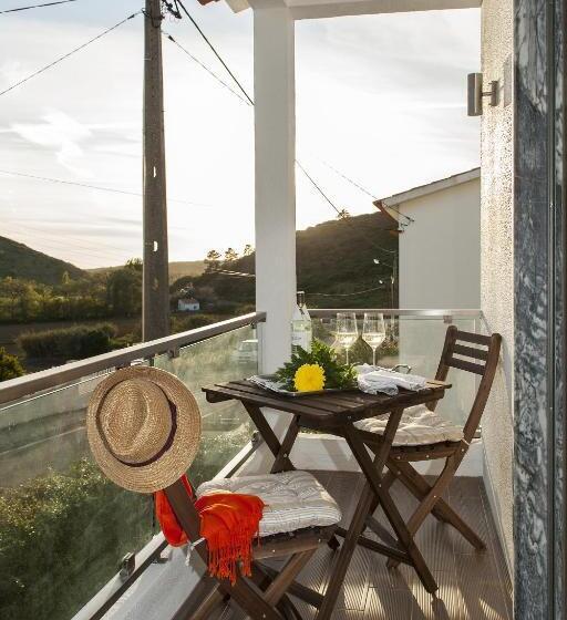 Beachouse   Surf, Bed & Breakfast