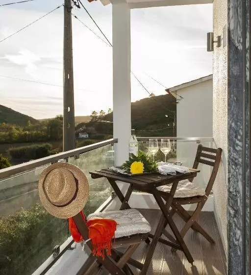 Beachouse   Surf, Bed & Breakfast