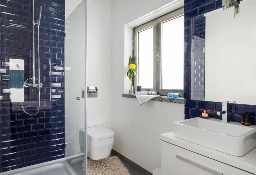 Beachouse   Surf, Bed & Breakfast