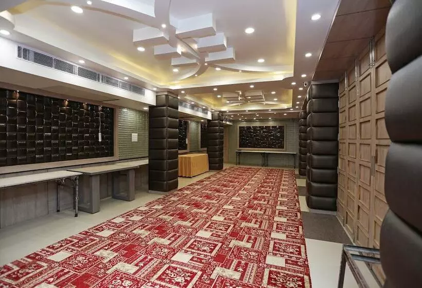 هتل Kamat Inn