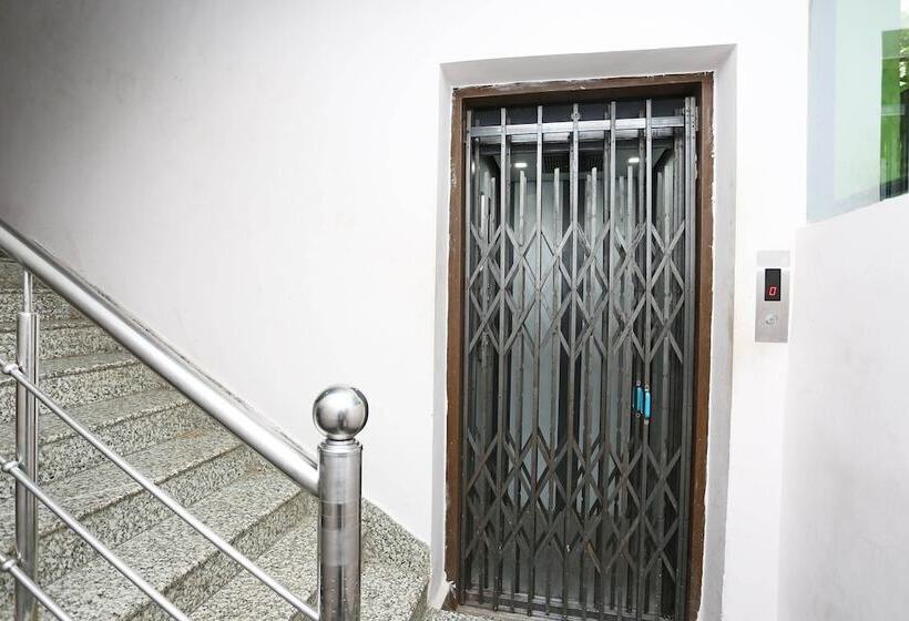 Отель Kamat Inn