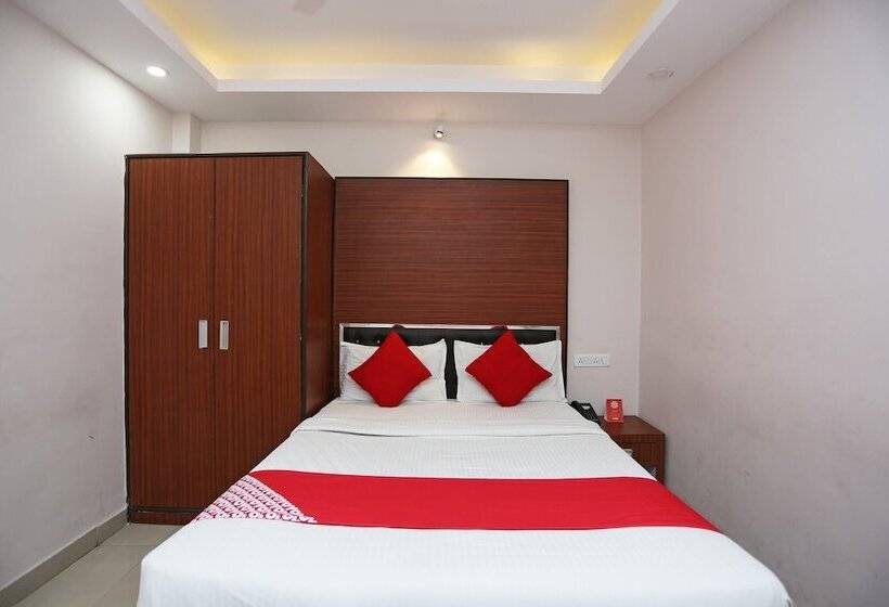 Отель Kamat Inn