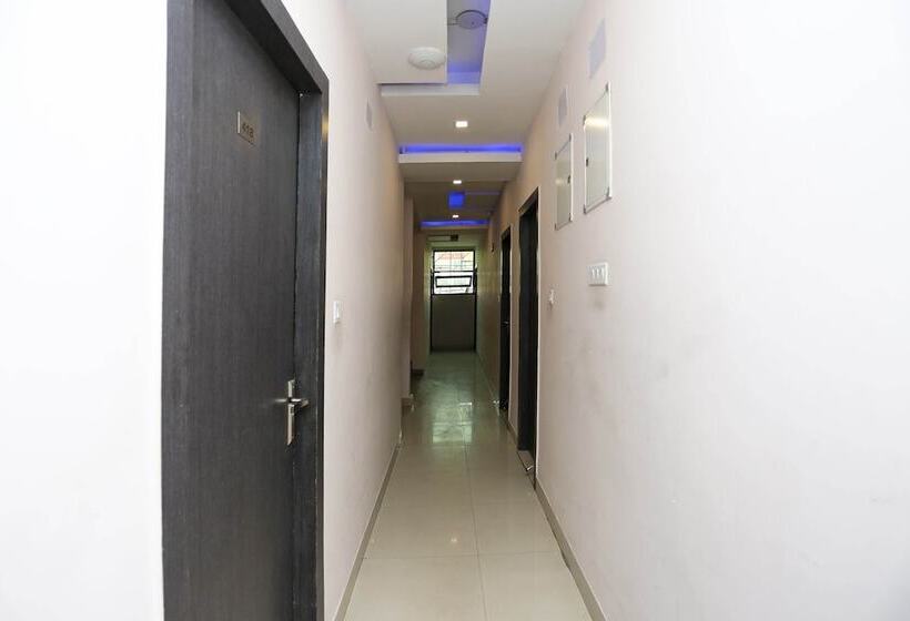 Отель Kamat Inn