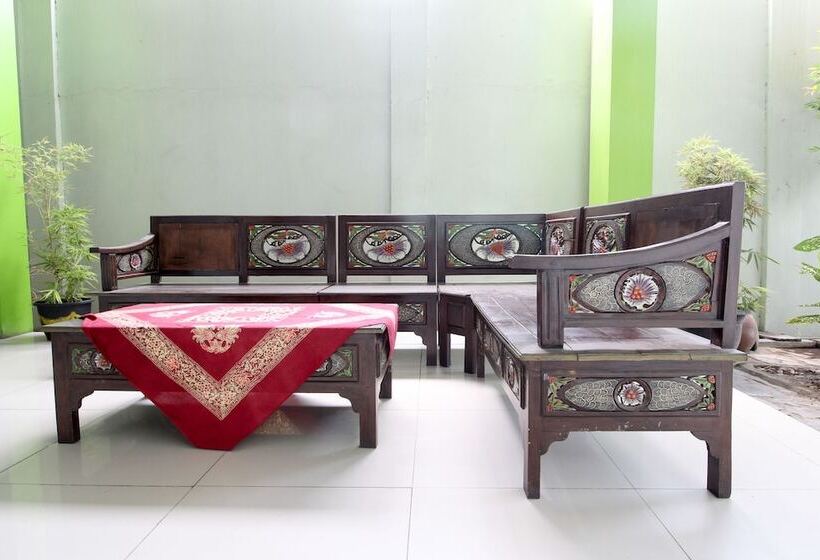 호텔 Reddoorz Plus @ Timoho