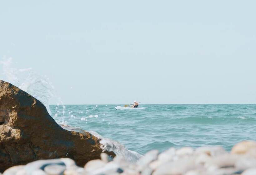 酒店 The Bongos Socially Conscious Rooms, Part Of The Room Rate Goes To Charity