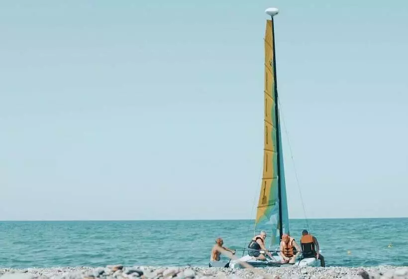 ホテル The Bongos   Socially Conscious Rooms, Part Of The Room Rate Goes To Charity