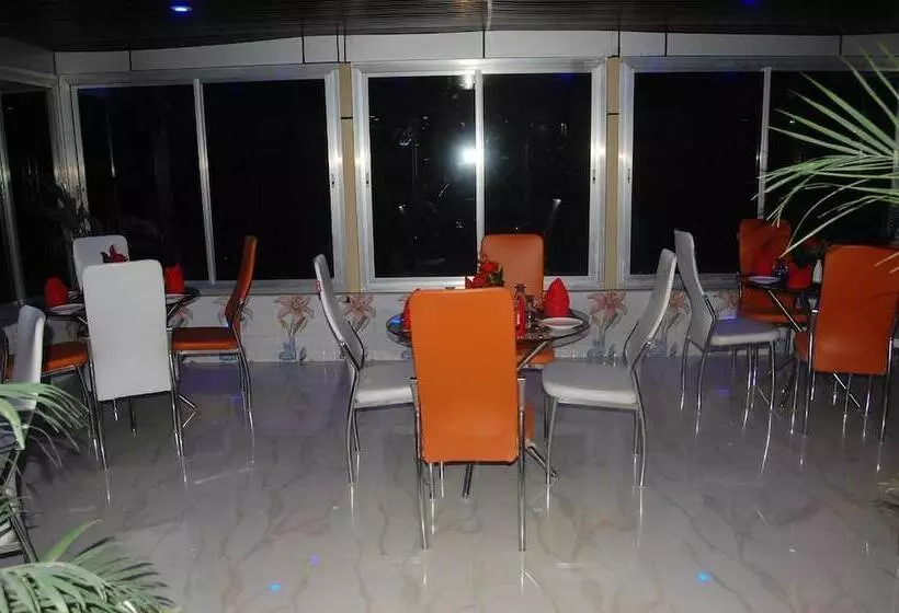 ホテル Utsav Residency