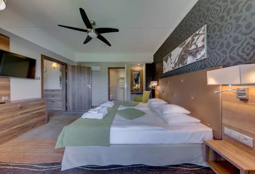 Mineral Hotel Malinowy Raj