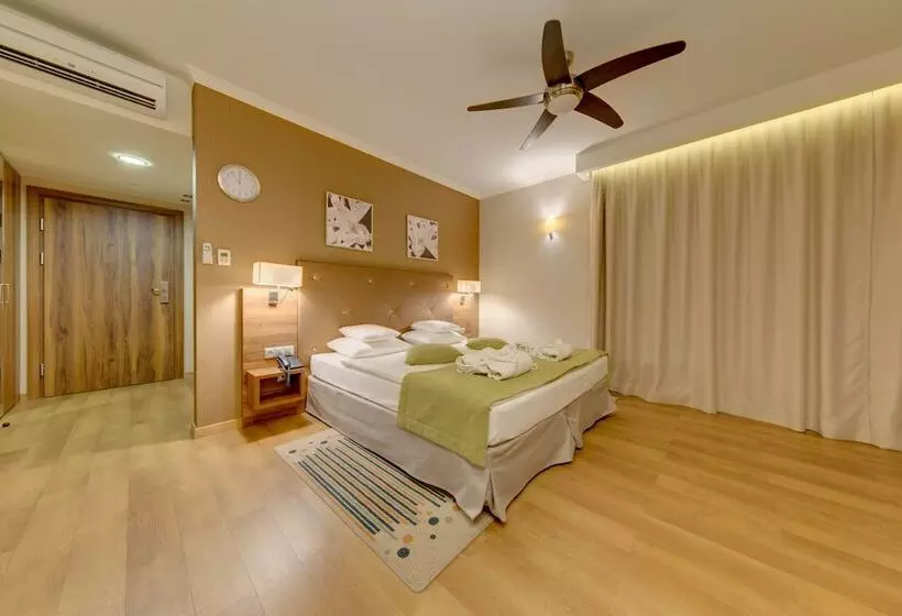 Mineral Hotel Malinowy Raj