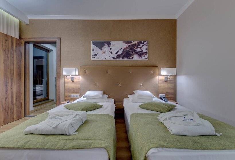 Mineral Hotel Malinowy Raj