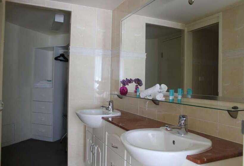 The Boathouse Resort Luxury Apartments