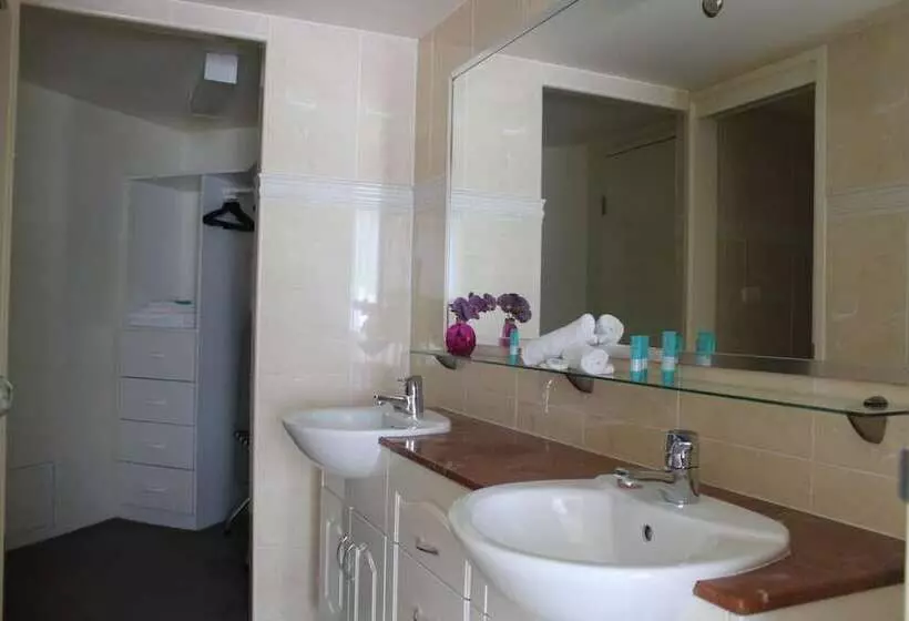 The Boathouse Resort Luxury Apartments