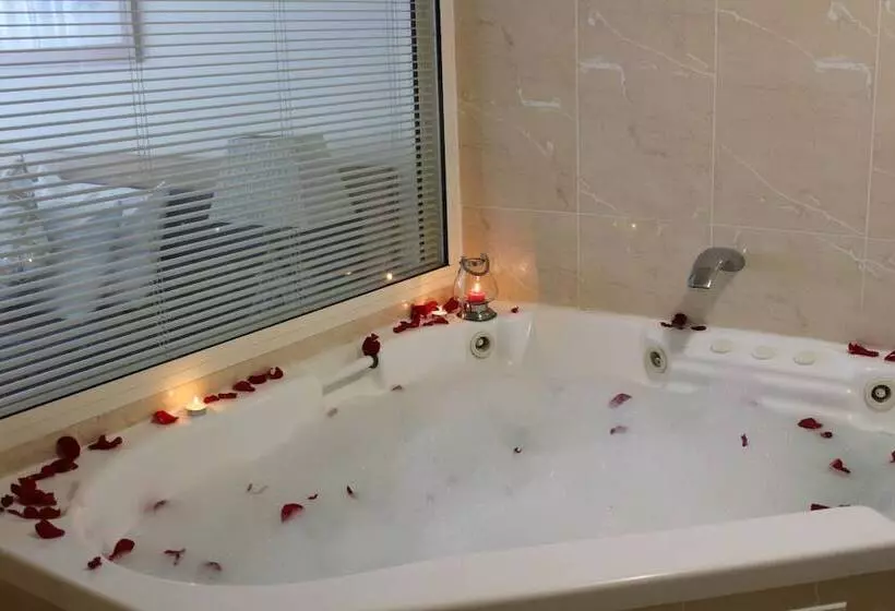 The Boathouse Resort Luxury Apartments