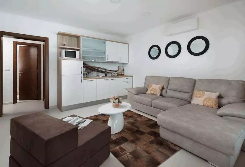 Apartments Vista Royal