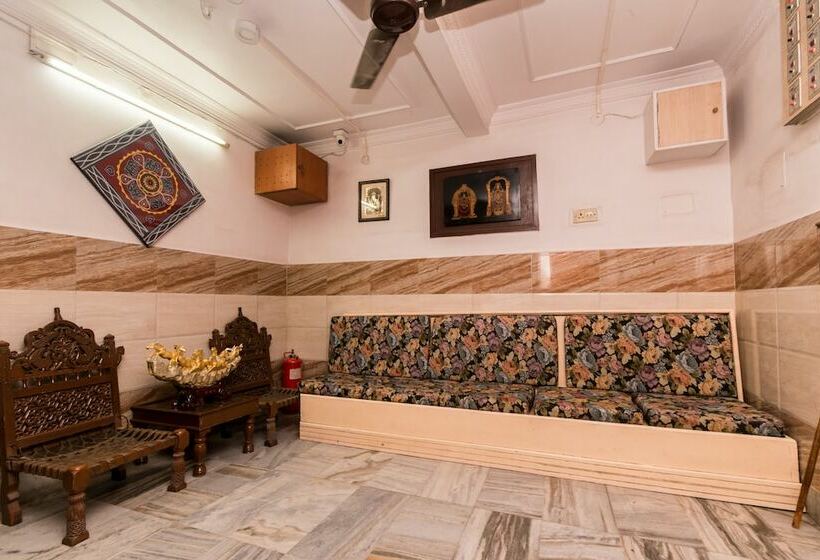 Hotel The Banquet By Oyo Rooms