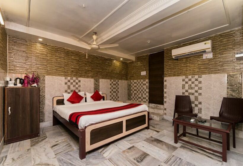 Hotel The Banquet By Oyo Rooms