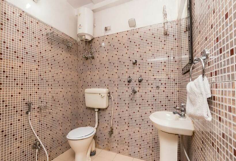 Hotel The Banquet By Oyo Rooms