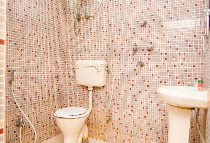 Hotel The Banquet By Oyo Rooms