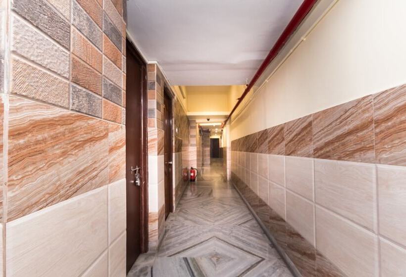 Hotel The Banquet By Oyo Rooms