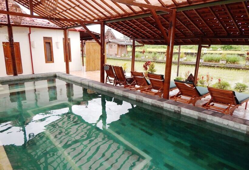 פנסיון Alamanda Family Villas & Pool