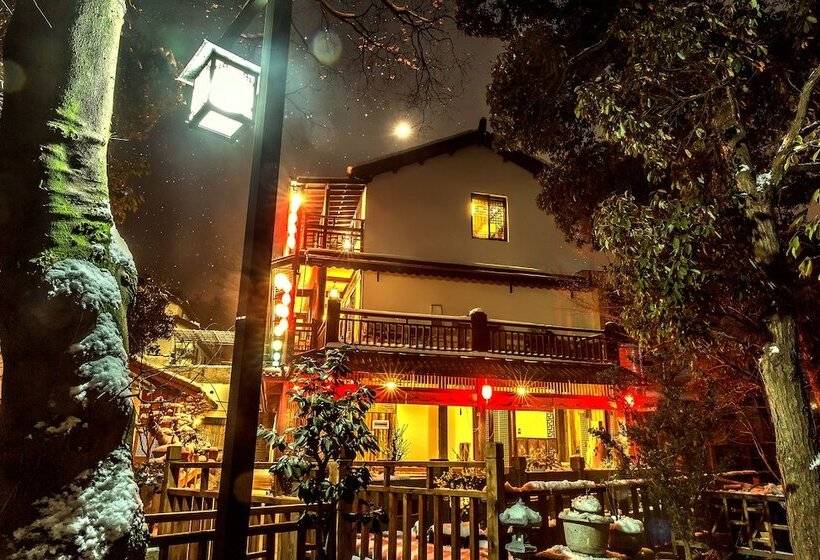 פנסיון Ftys Hostel