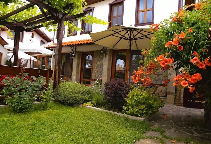 ペンション Iliikova House