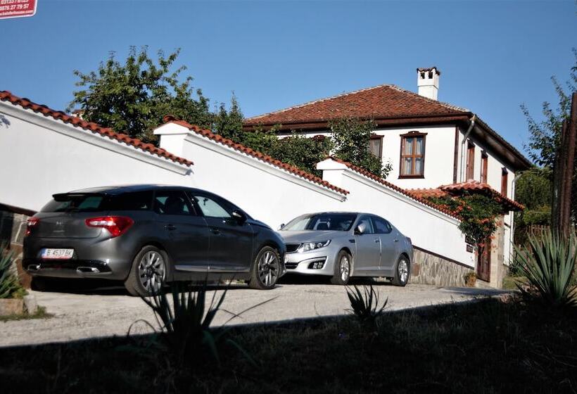 פנסיון Iliikova House