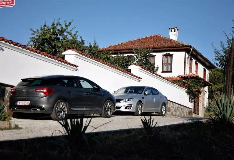 ペンション Iliikova House