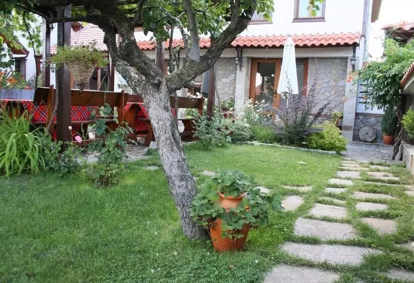 ペンション Iliikova House