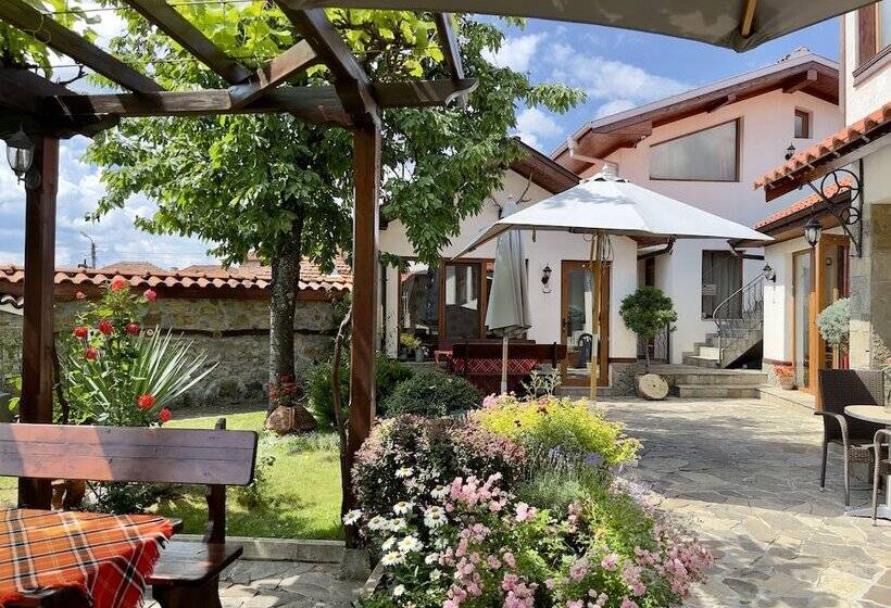 פנסיון Iliikova House