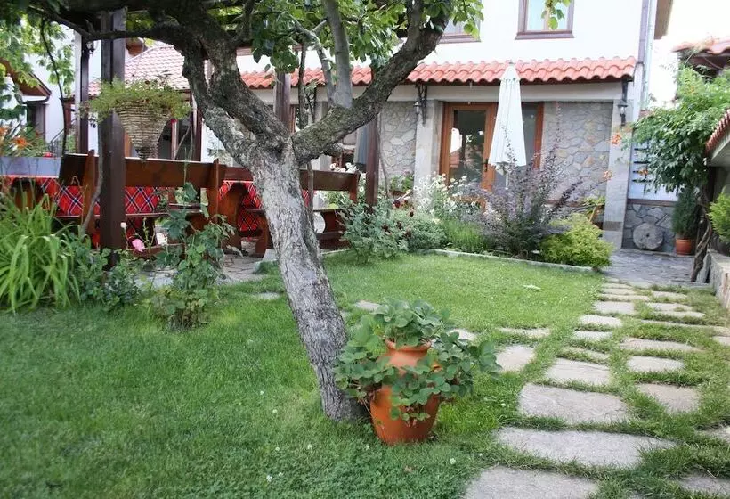 ペンション Iliikova House