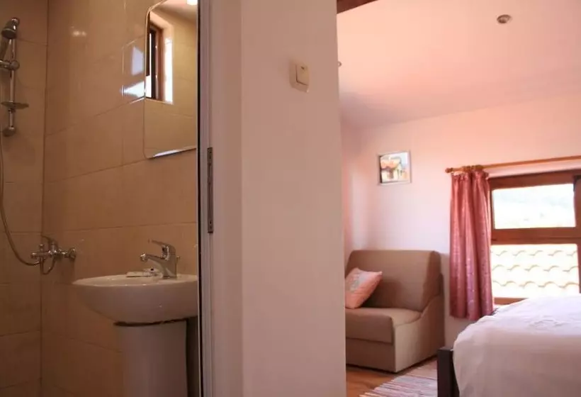 ペンション Iliikova House