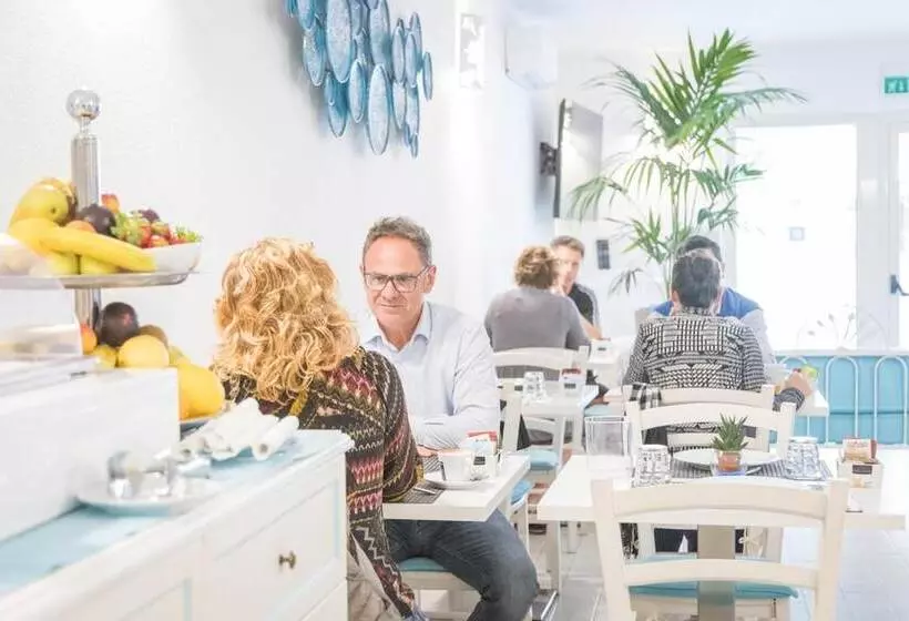 簡易ホテル Regina Simius