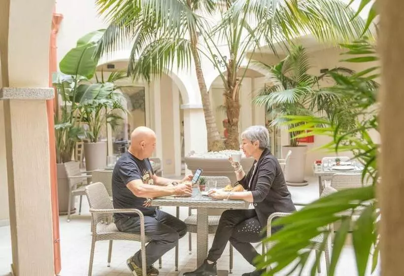 簡易ホテル Regina Simius